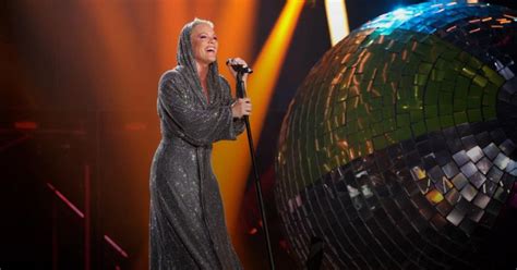 pink singing nothing compares to you|pink tribute to sinead o'connor.